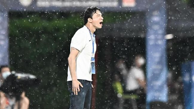 被触手调教灌满三张小嘴